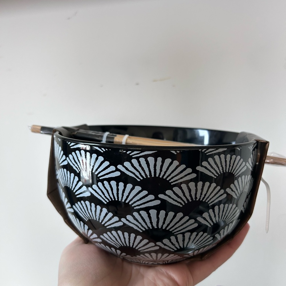 NWT Core Noodle Bowl Meal Set with Chopsticks and Chopsticks Rest - Picture 3 of 5